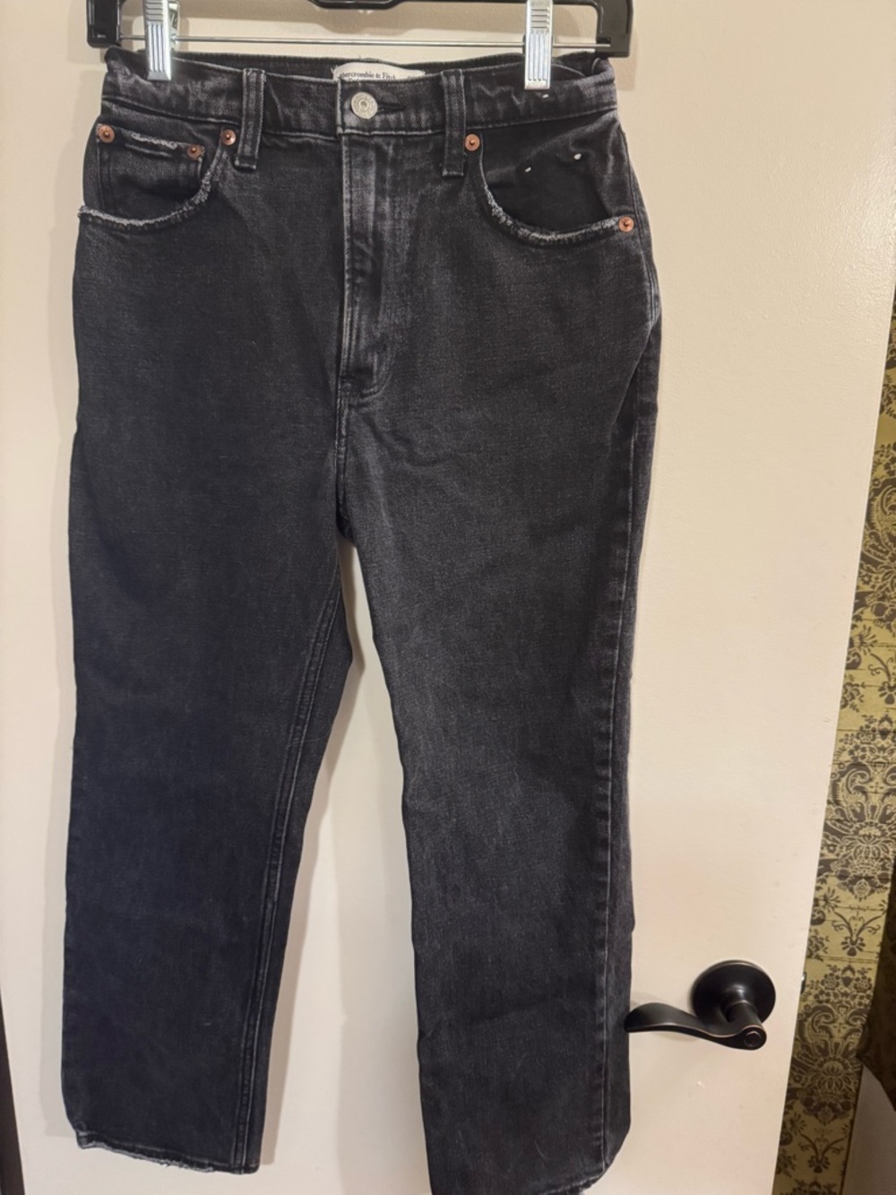 Abercrombie & Fitch ankle straight ultra high-rise black jean // 26